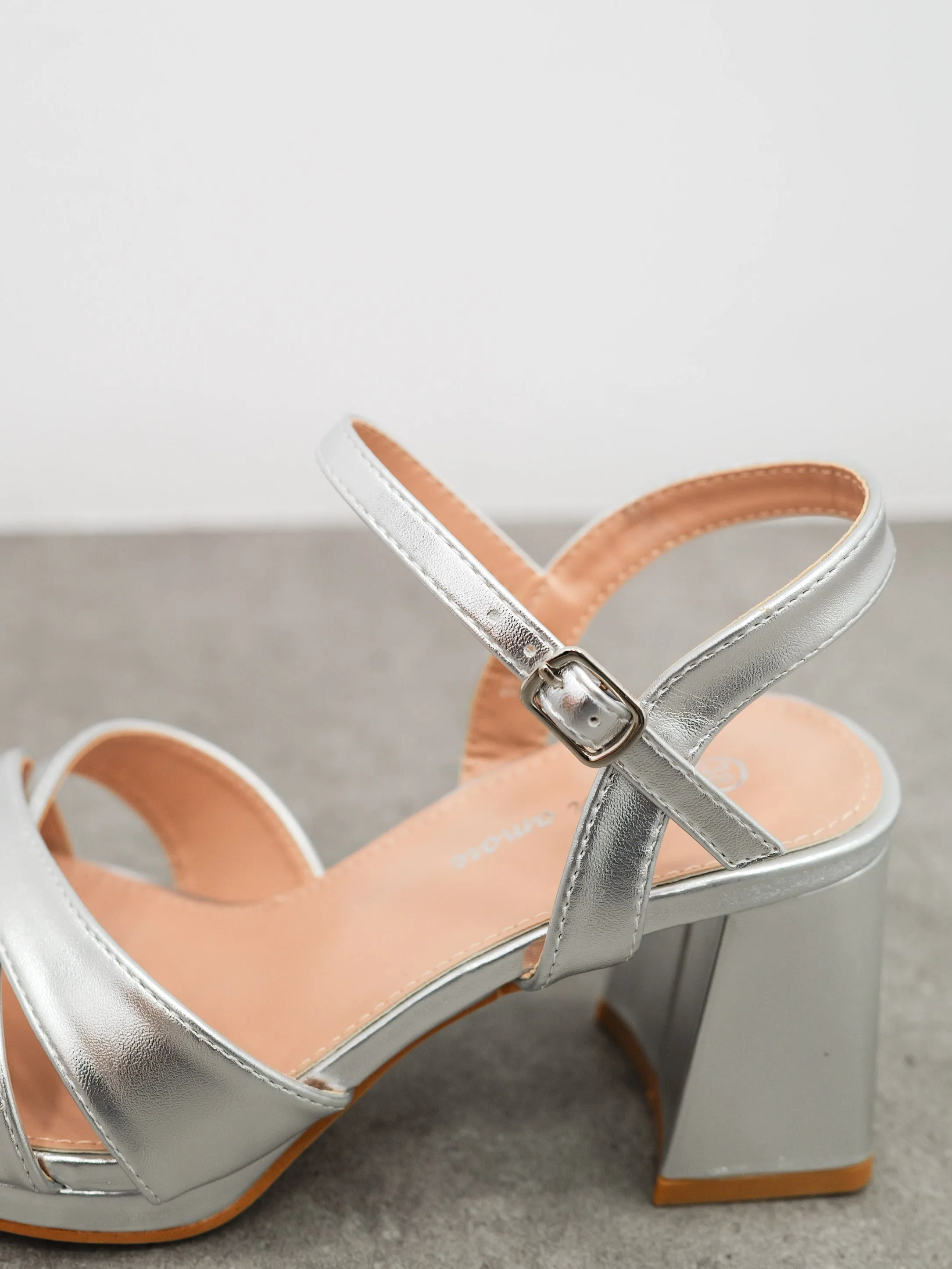 Sandalia baja bandas entrelazadas plata sold by Sorellas product image thumbnail 4