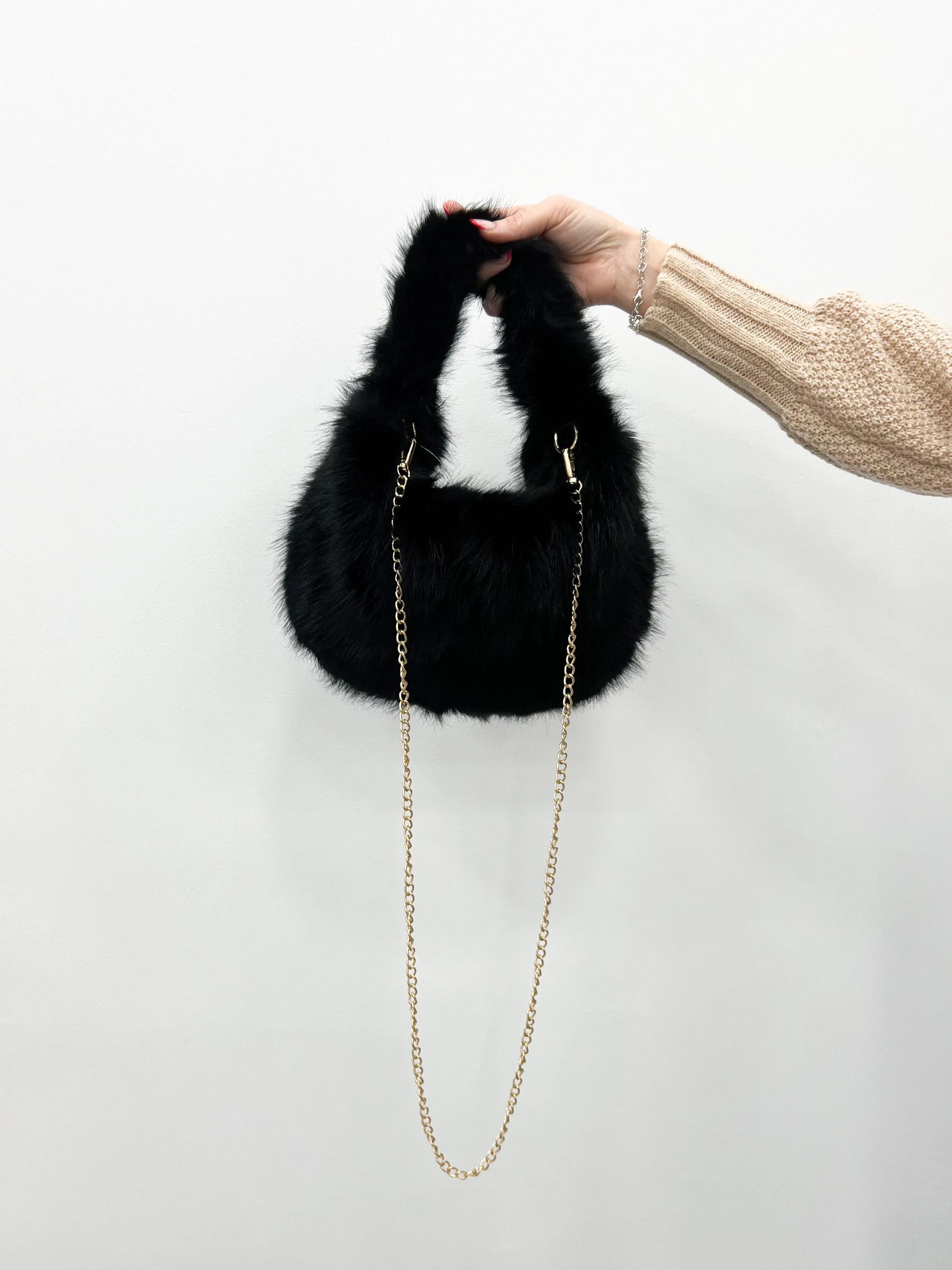 Bolso pelo negro sold by Sorellas product image thumbnail 2