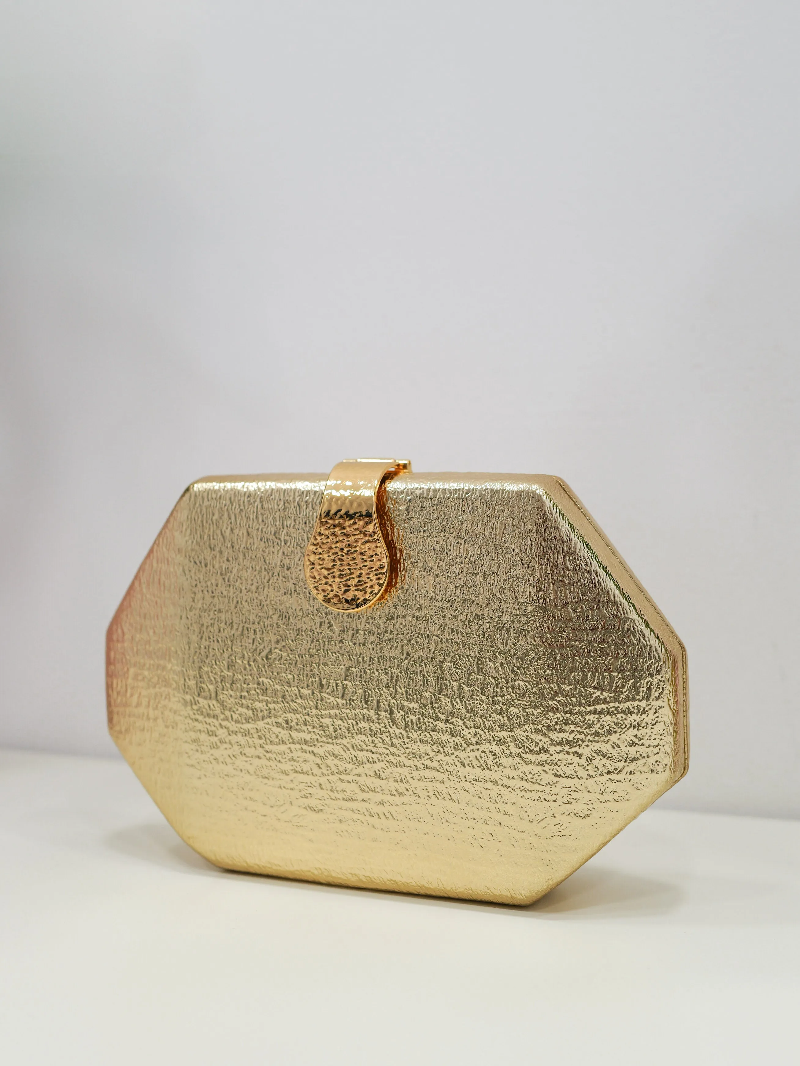Clutch textura cierre dorado sold by Sorellas product image thumbnail 2