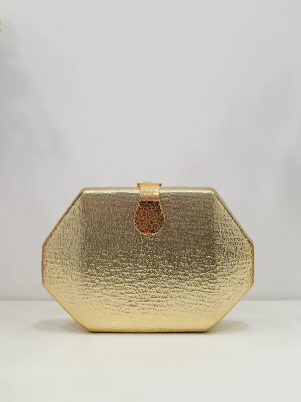 Clutch textura cierre dorado sold by Sorellas