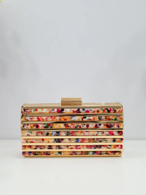Clutch bandas colores dorado sold by Sorellas