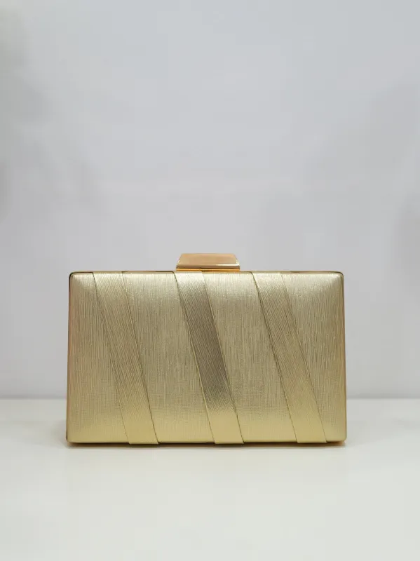 Clutch bandas textura dorado sold by Sorellas