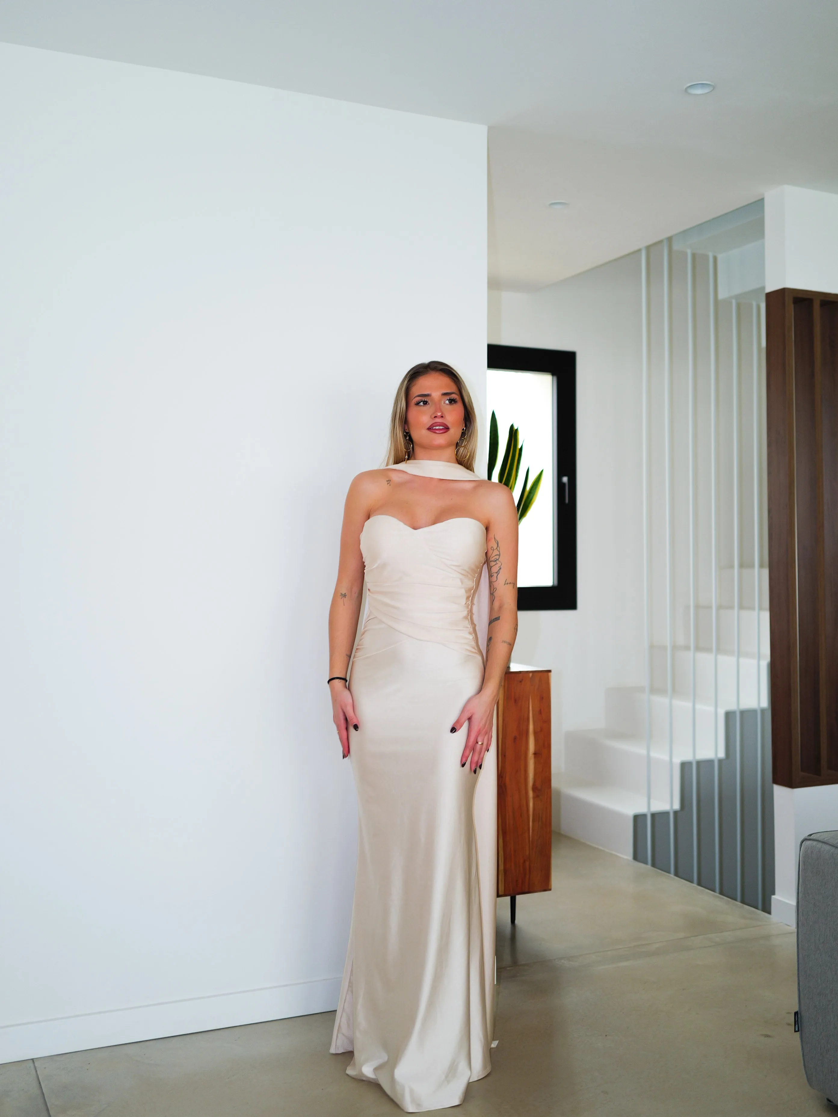 Vestido largo banda choker dorado sold by Sorellas product image thumbnail 5