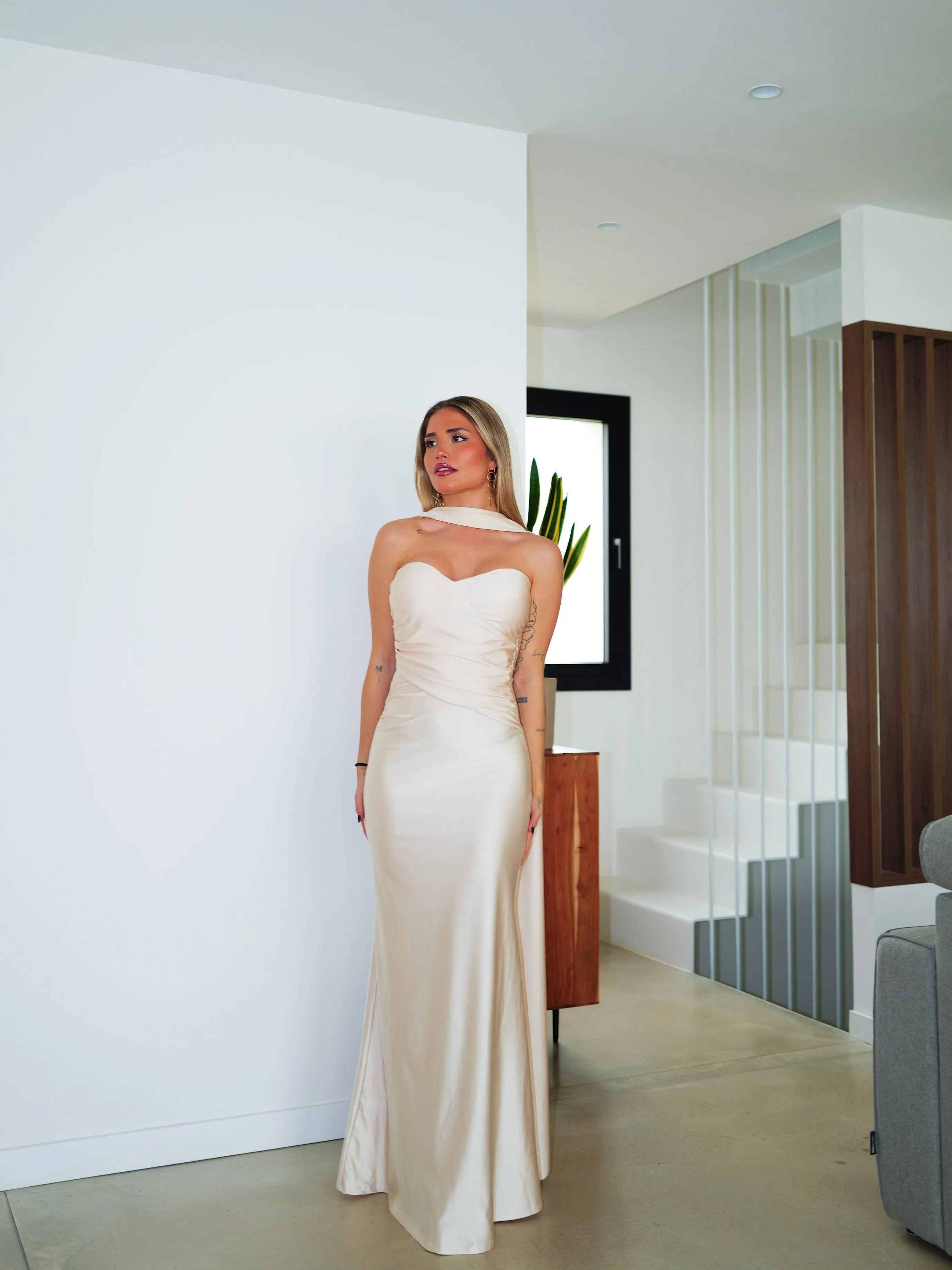 Vestido largo banda choker dorado sold by Sorellas product image thumbnail 4