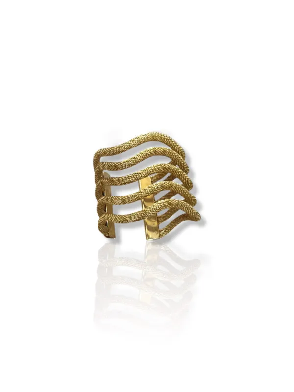 Brazalete ondas dorado sold by Sorellas