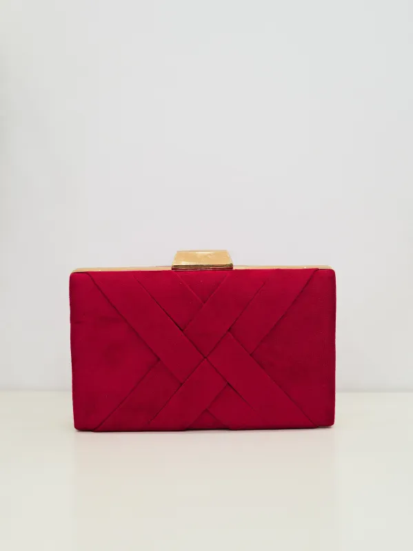 Clutch trenzado burdeos sold by Sorellas