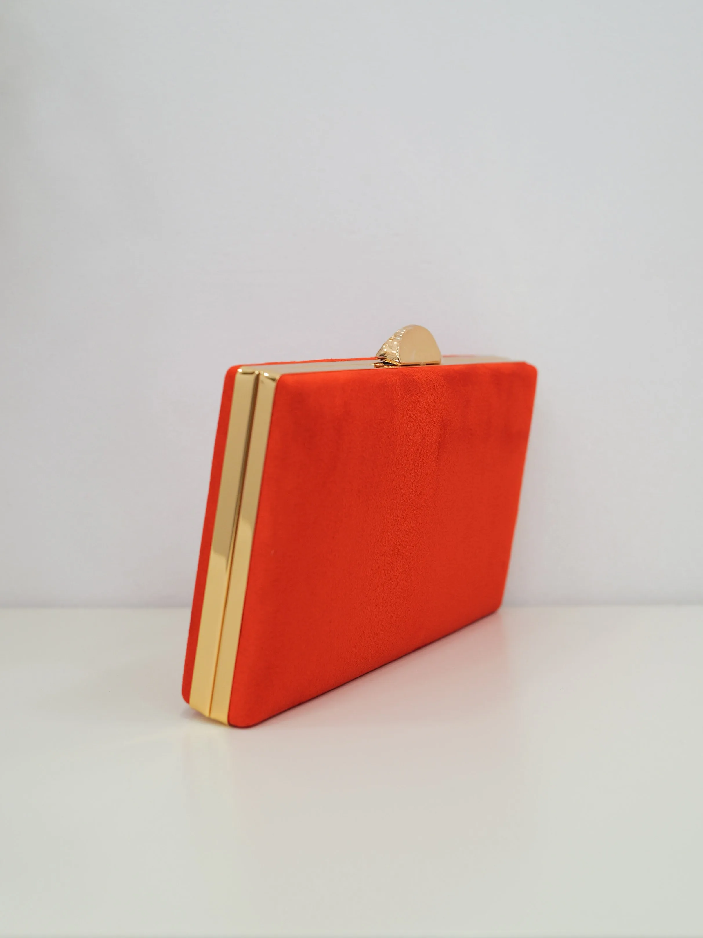 Clutch horizontal redondo naranja sold by Sorellas product image thumbnail 2