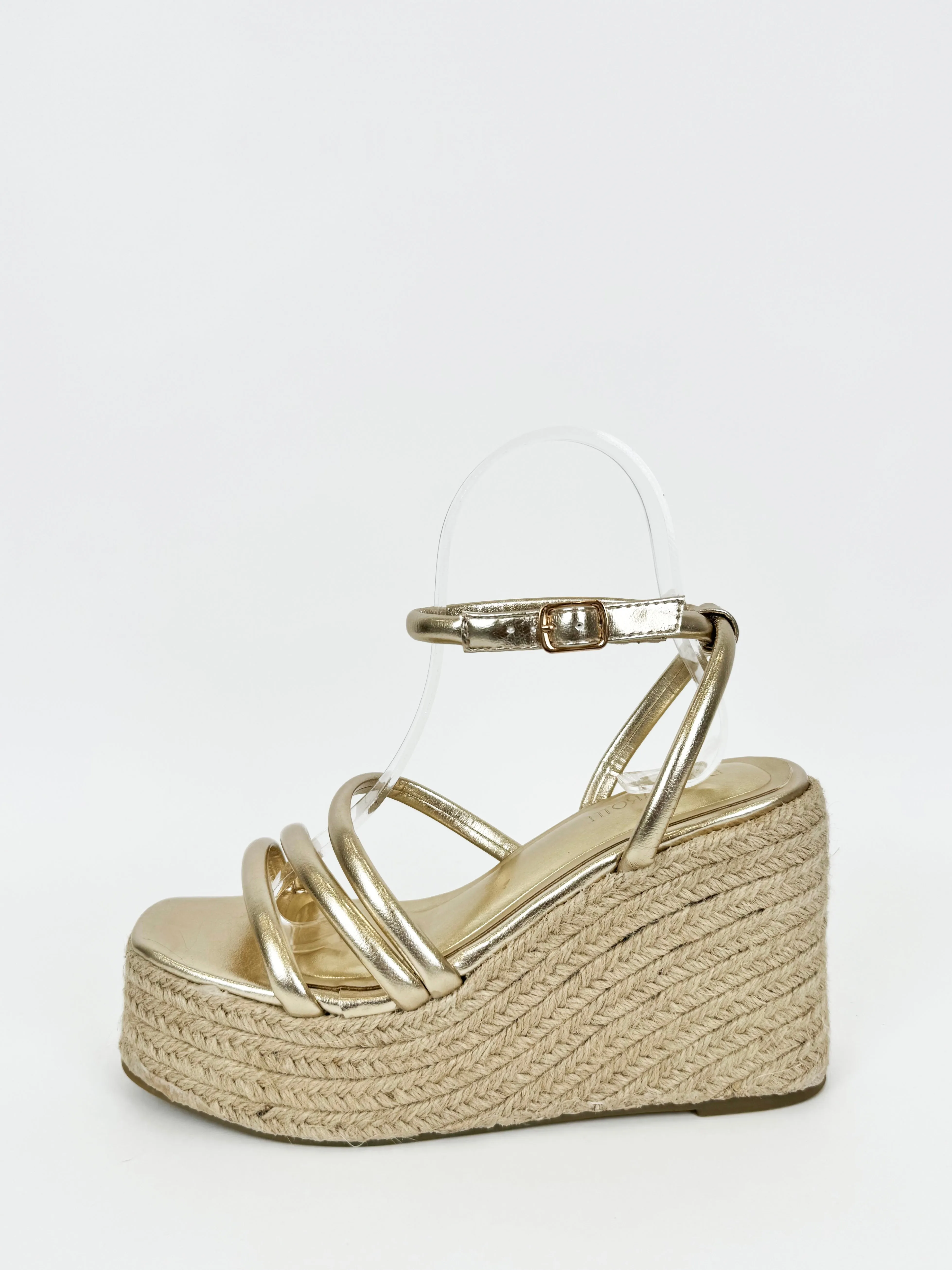 Cuñas plataforma esparto dorado sold by Sorellas