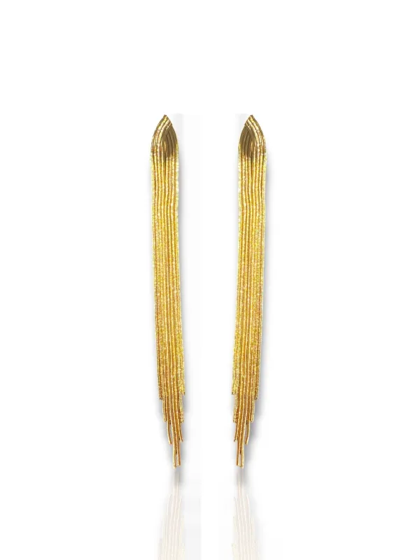 Pendientes triángulo cascada dorado sold by Sorellas