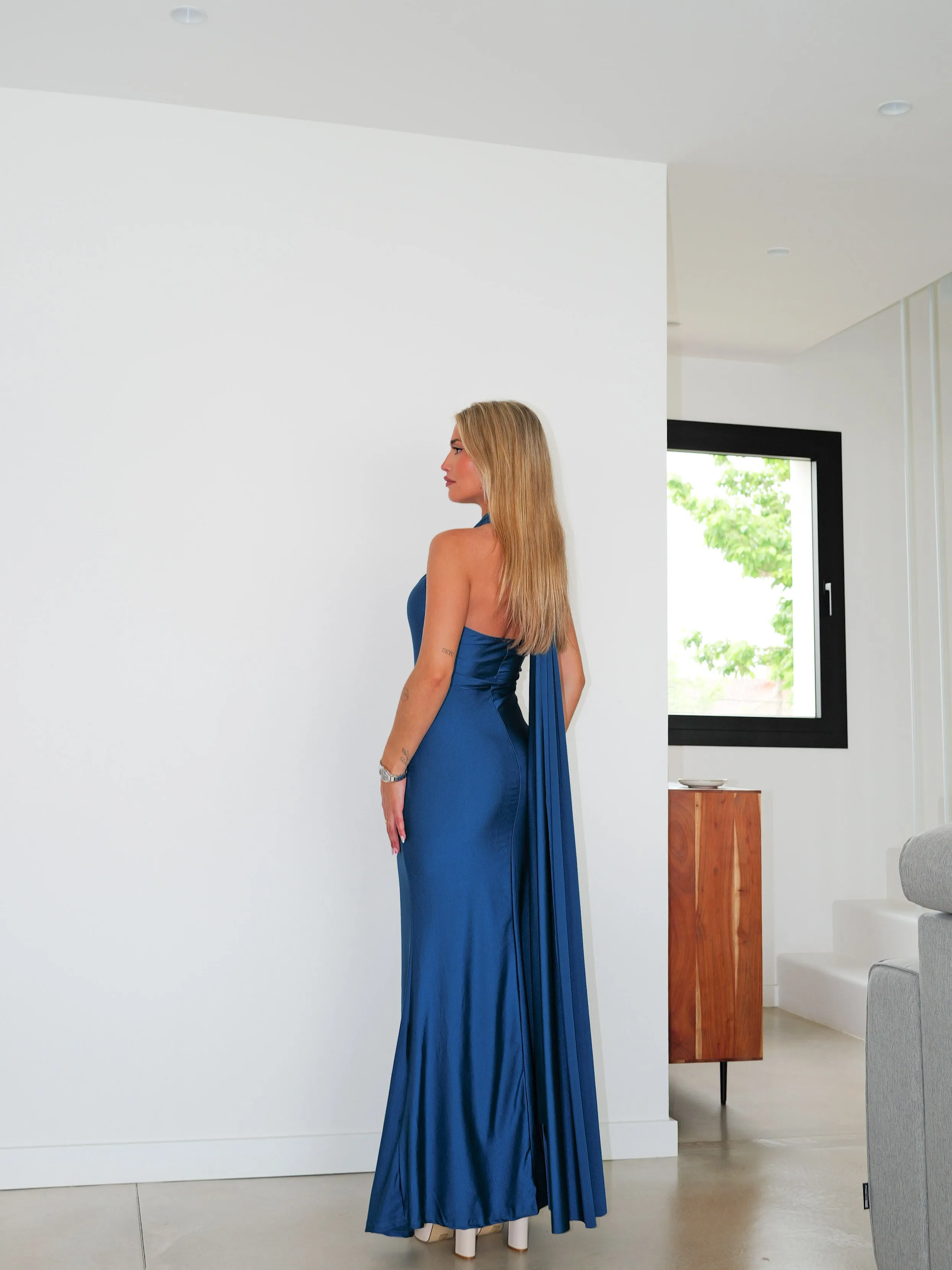 Vestido largo halter nudo cruzado petroleo sold by Sorellas product image thumbnail 2