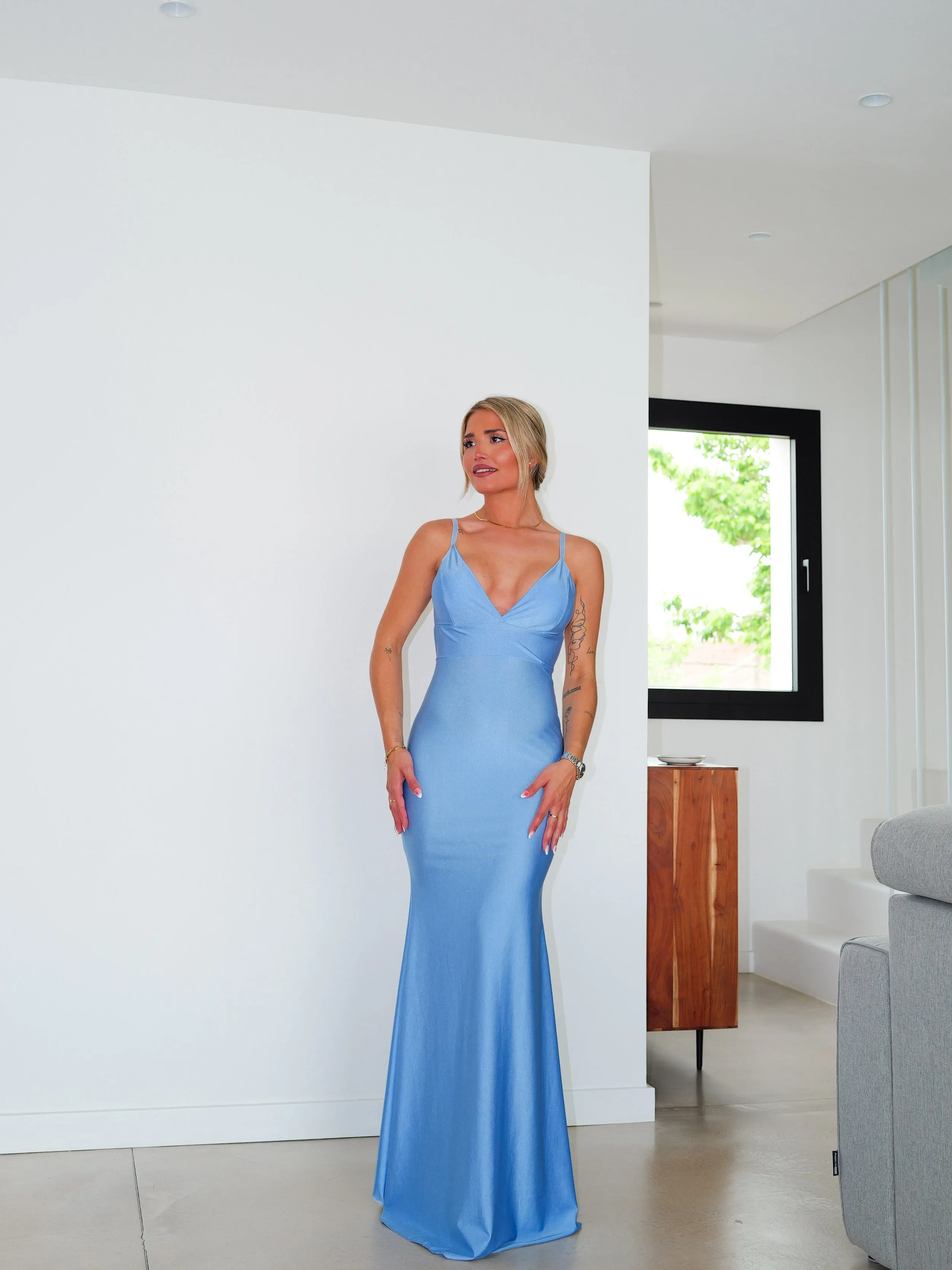 Vestido sirena tirante espalda celeste sold by Sorellas product image thumbnail 2