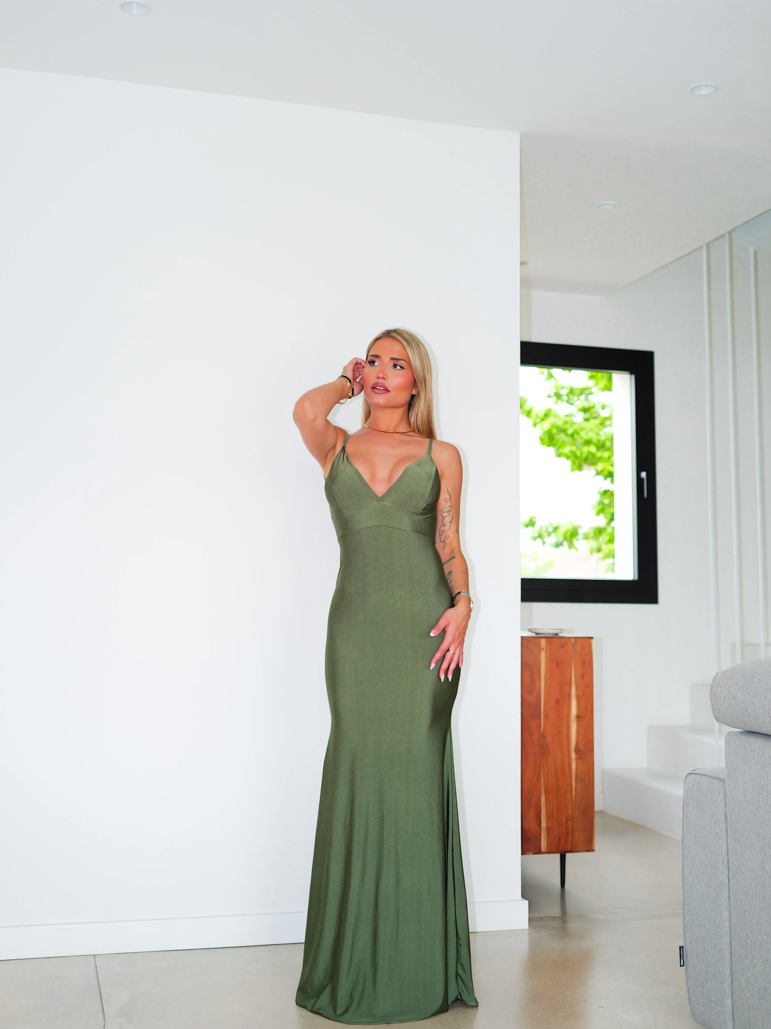 Vestido sirena tirante espalda oliva sold by Sorellas