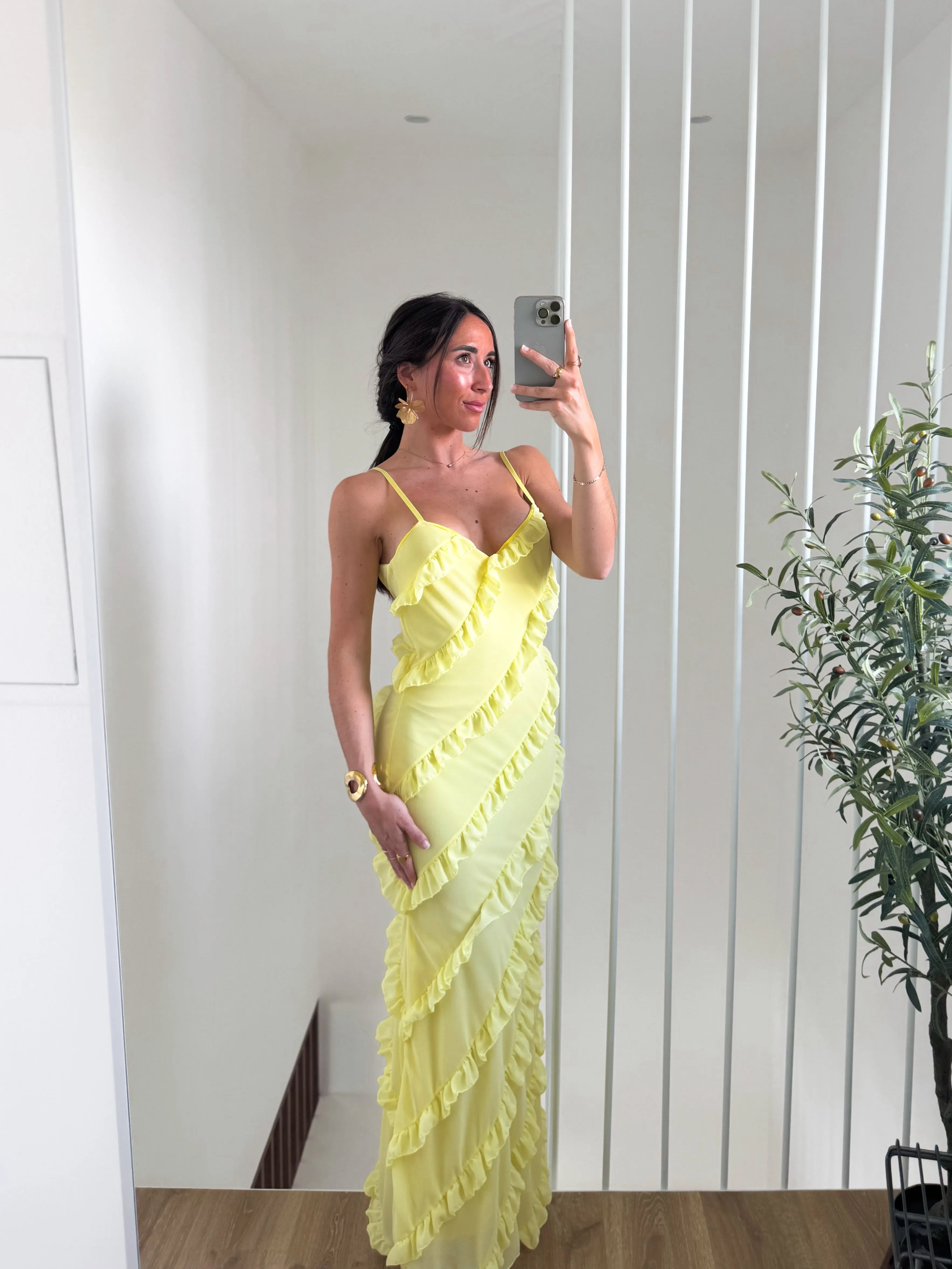 Vestido volantes crepe amarillo sold by Sorellas product image thumbnail 3