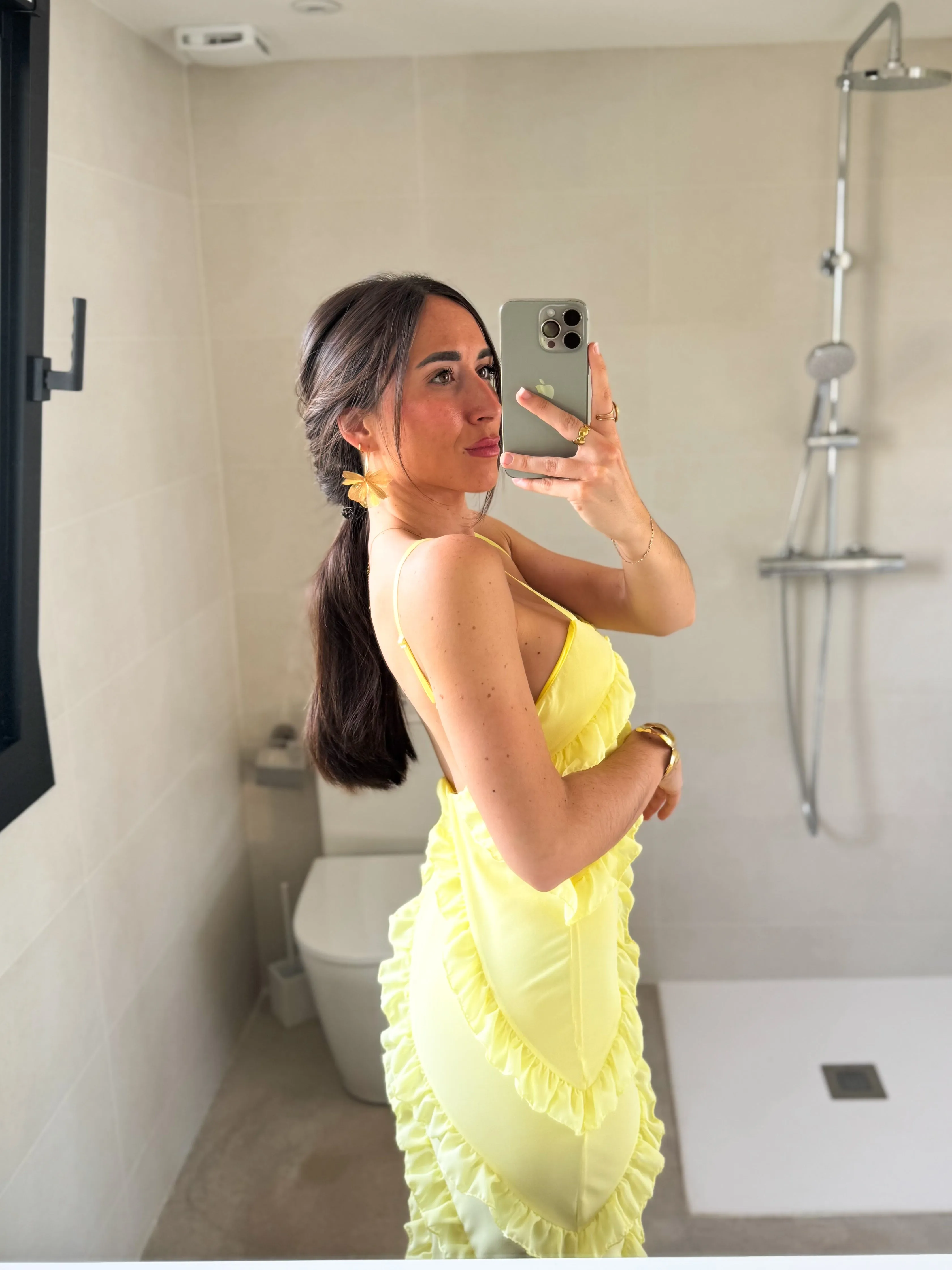 Vestido volantes crepe amarillo sold by Sorellas product image thumbnail 5