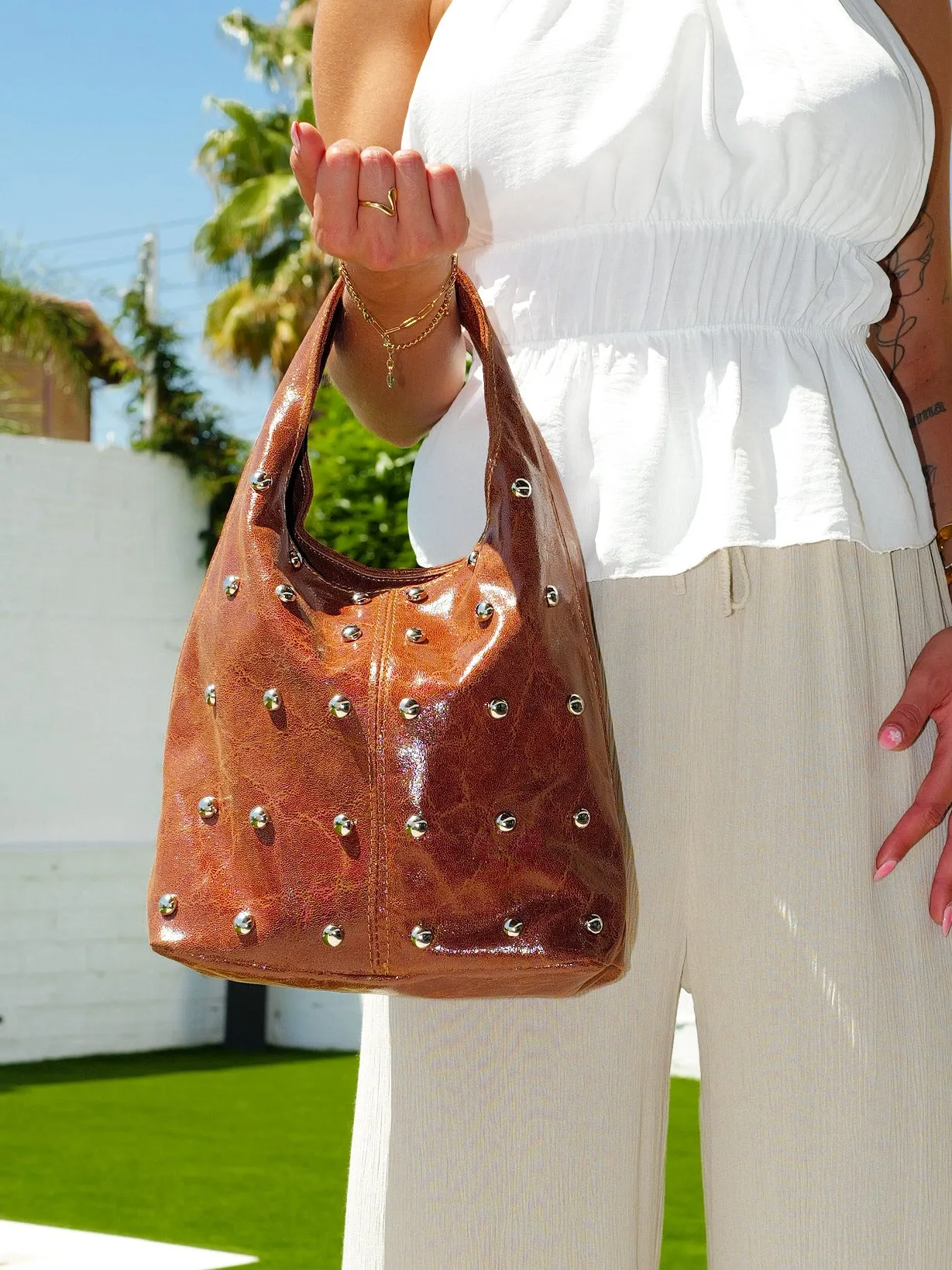 Bolso hombro tachas marrón sold by Sorellas product image thumbnail 3