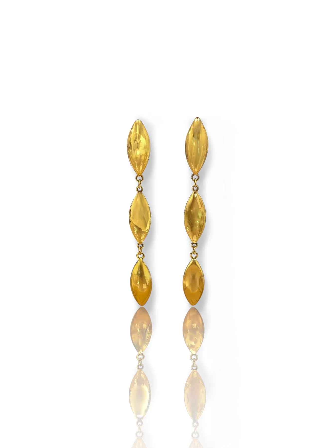 Pendientes caída óvalos dorados sold by Sorellas