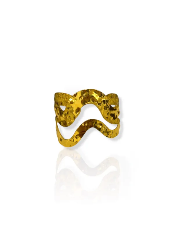 Brazalete onda picada dorado sold by Sorellas
