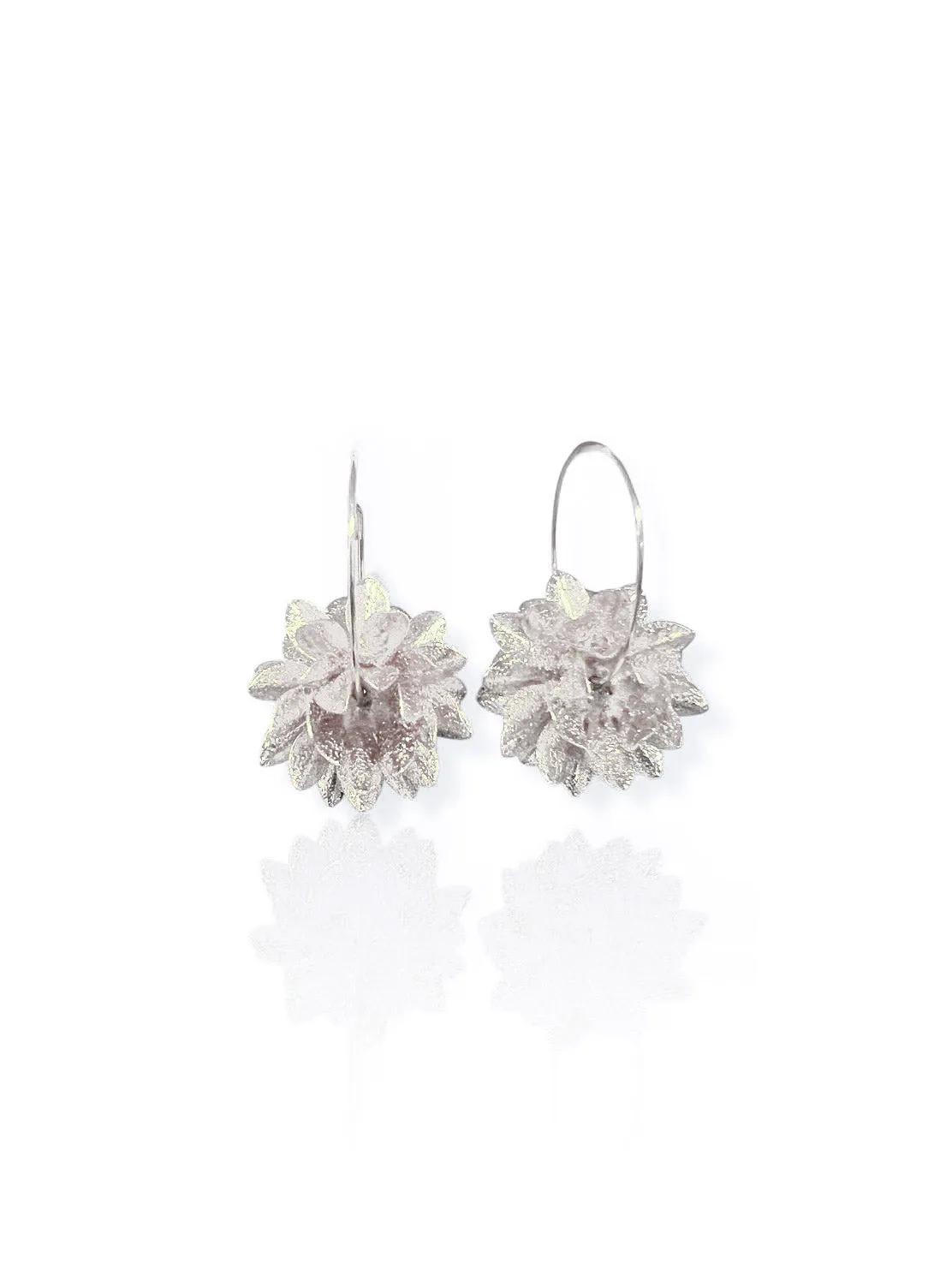 Pendientes flor plata sold by Sorellas product image thumbnail 2