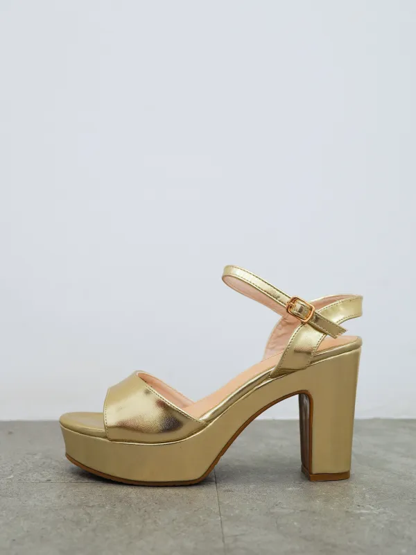 Sandalia baja plataforma dorada sold by Sorellas
