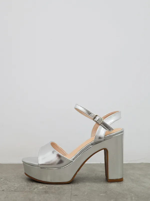 Sandalia baja plataforma plata sold by Sorellas