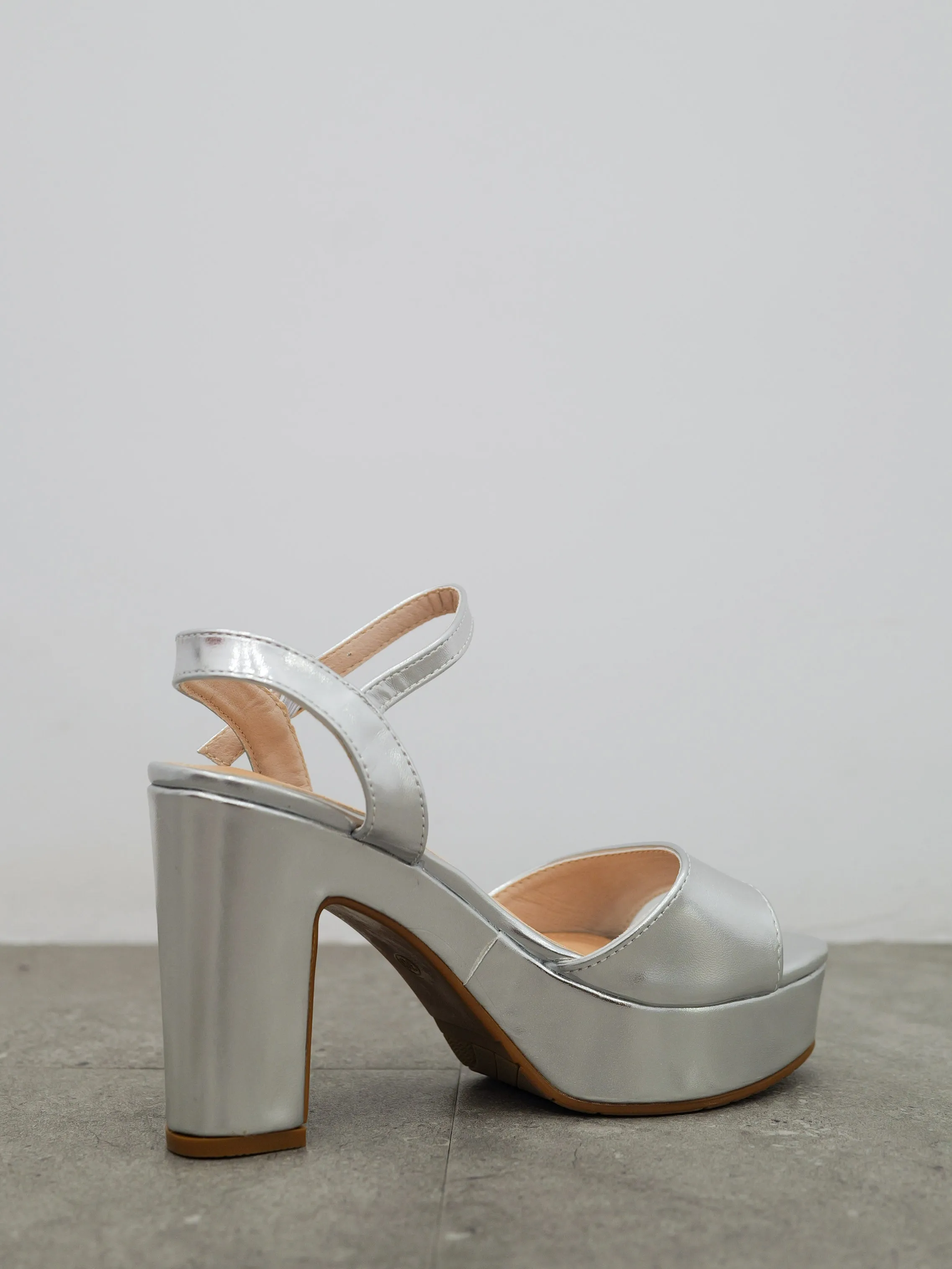 Sandalia baja plataforma plata sold by Sorellas product image thumbnail 3