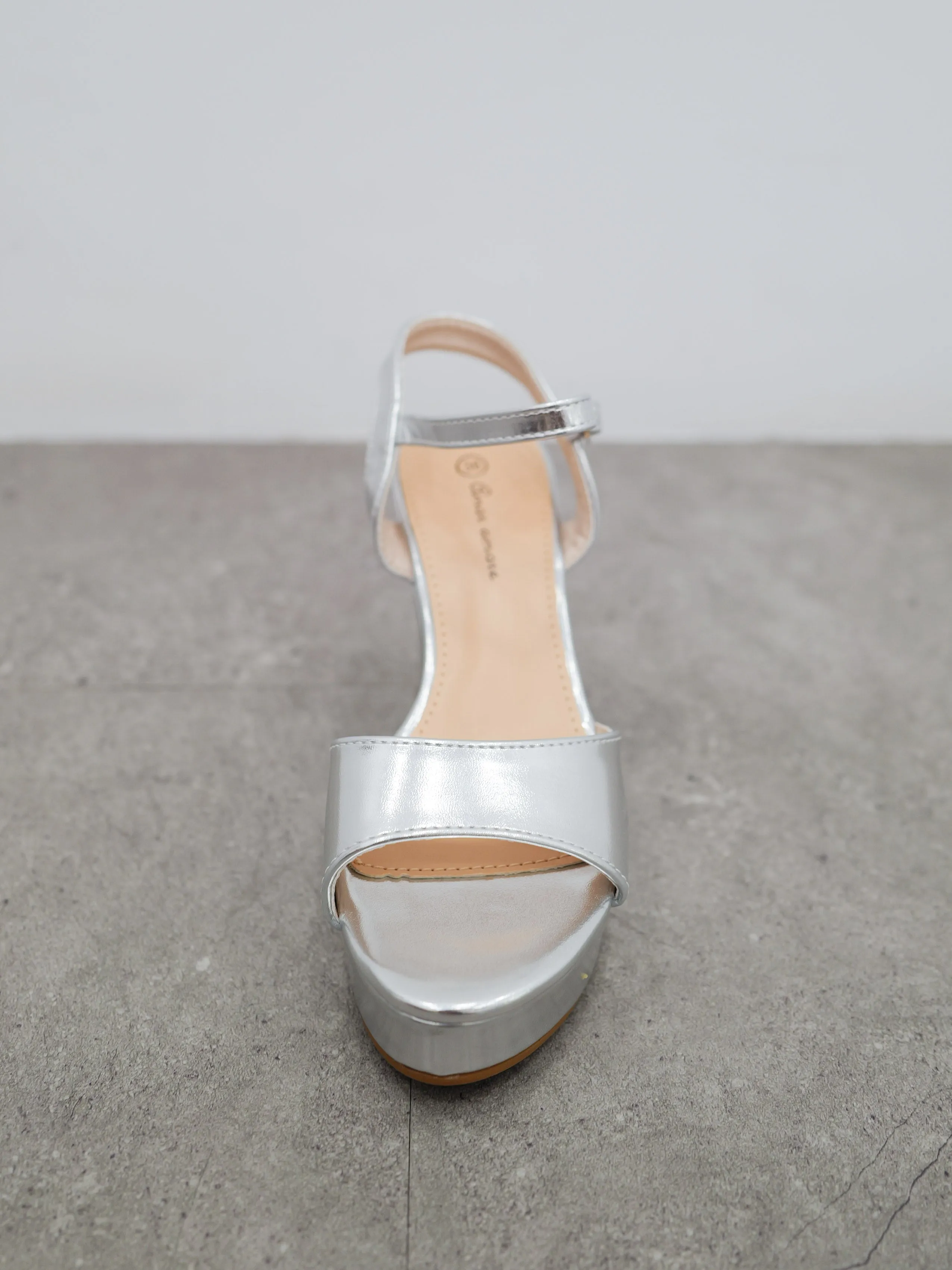 Sandalia baja plataforma plata sold by Sorellas product image thumbnail 5