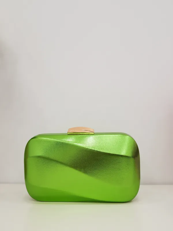Clutch efecto ola verde sold by Sorellas