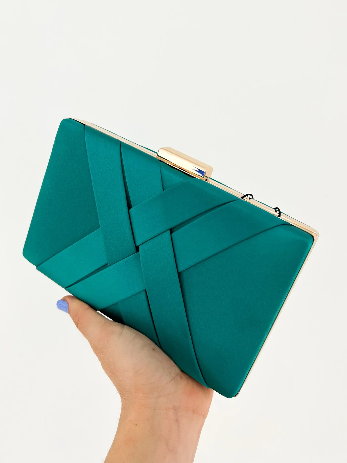 Clutch satinado petróleo sold by Sorellas