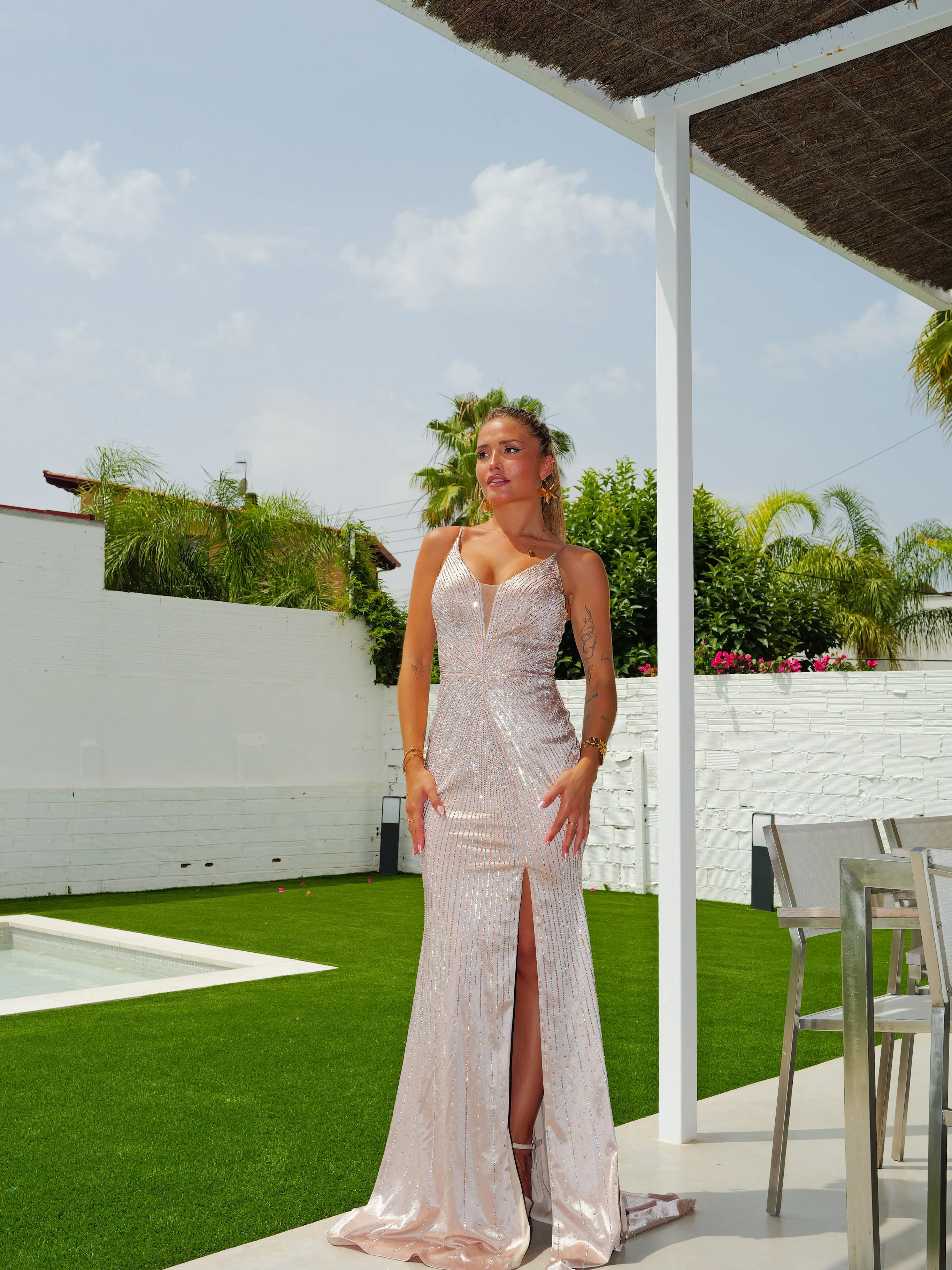 Vestido pico entrelazado pedrería beige sold by Sorellas product image thumbnail 5