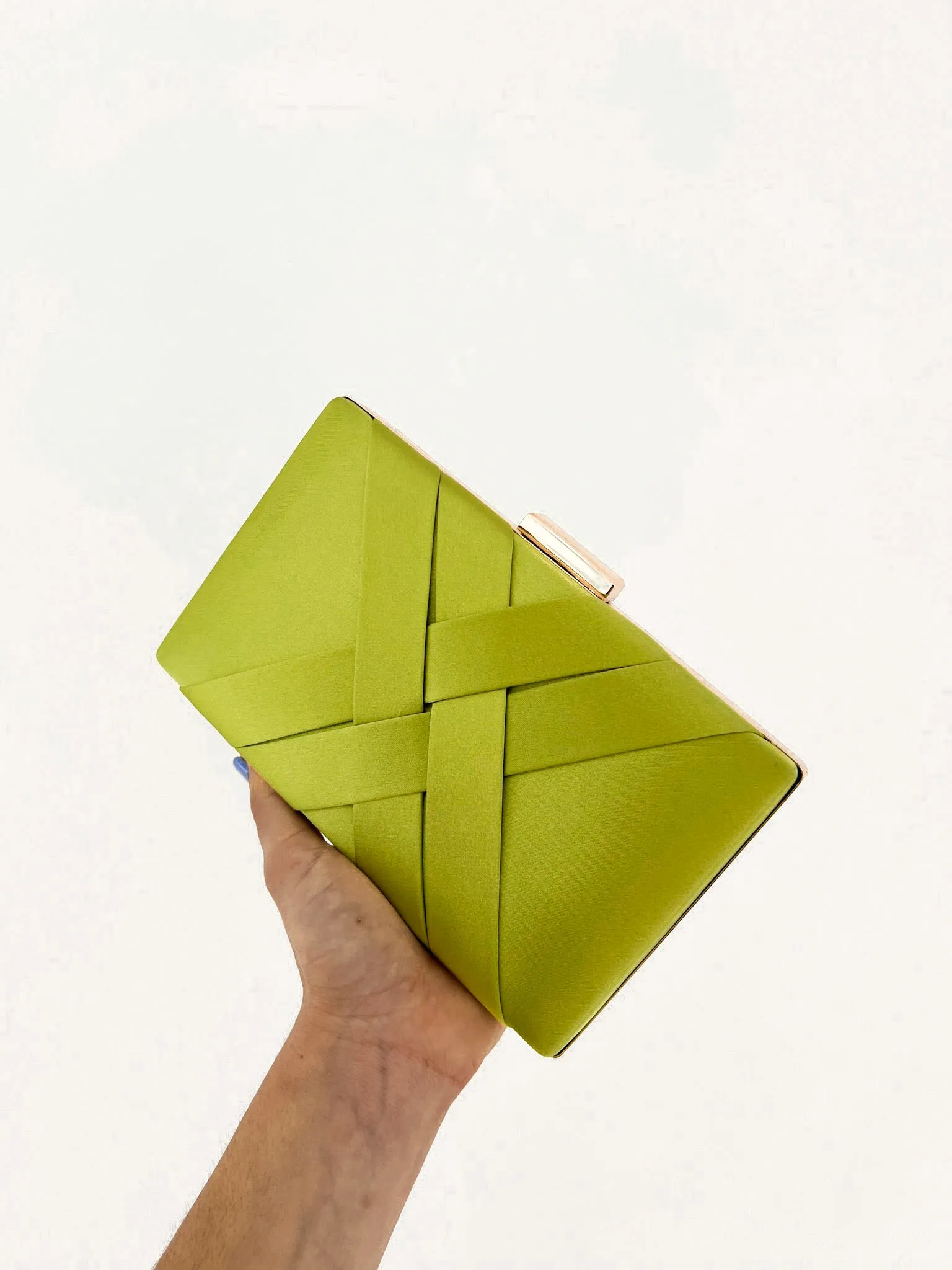 Clutch satinado verde pistacho sold by Sorellas product image thumbnail 2