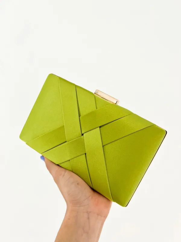 Clutch satinado verde pistacho sold by Sorellas
