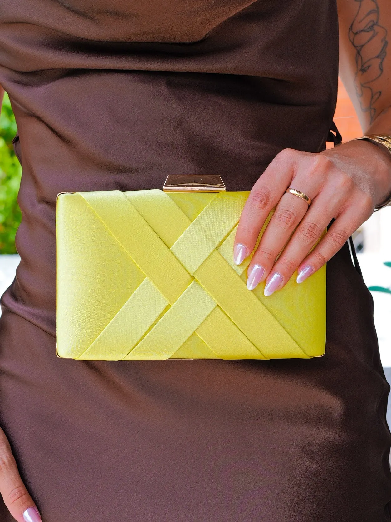 Clutch satinado lima sold by Sorellas