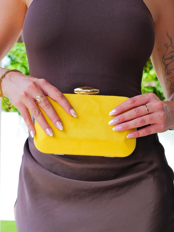 Clutch horizontal ovalado amarillo sold by Sorellas
