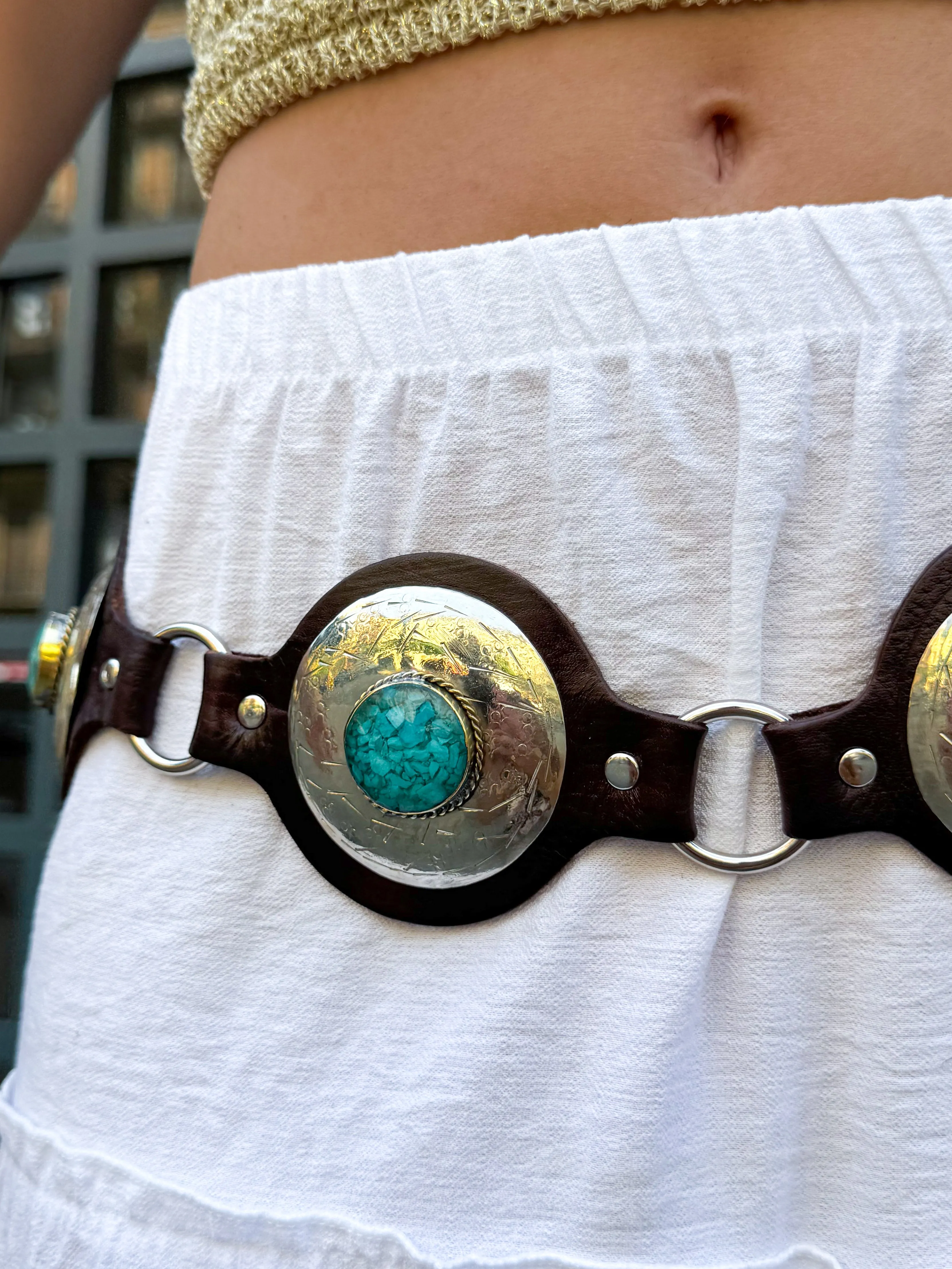 Cinturón grueso piedras dorado sold by Sorellas product image thumbnail 3