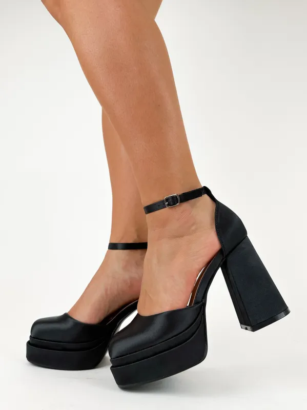 Zapato cerrado saten negro sold by Sorellas