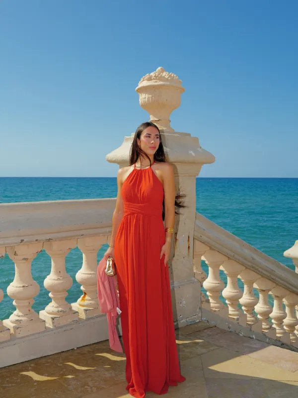 Vestido cuello halter crepe caldera sold by Sorellas