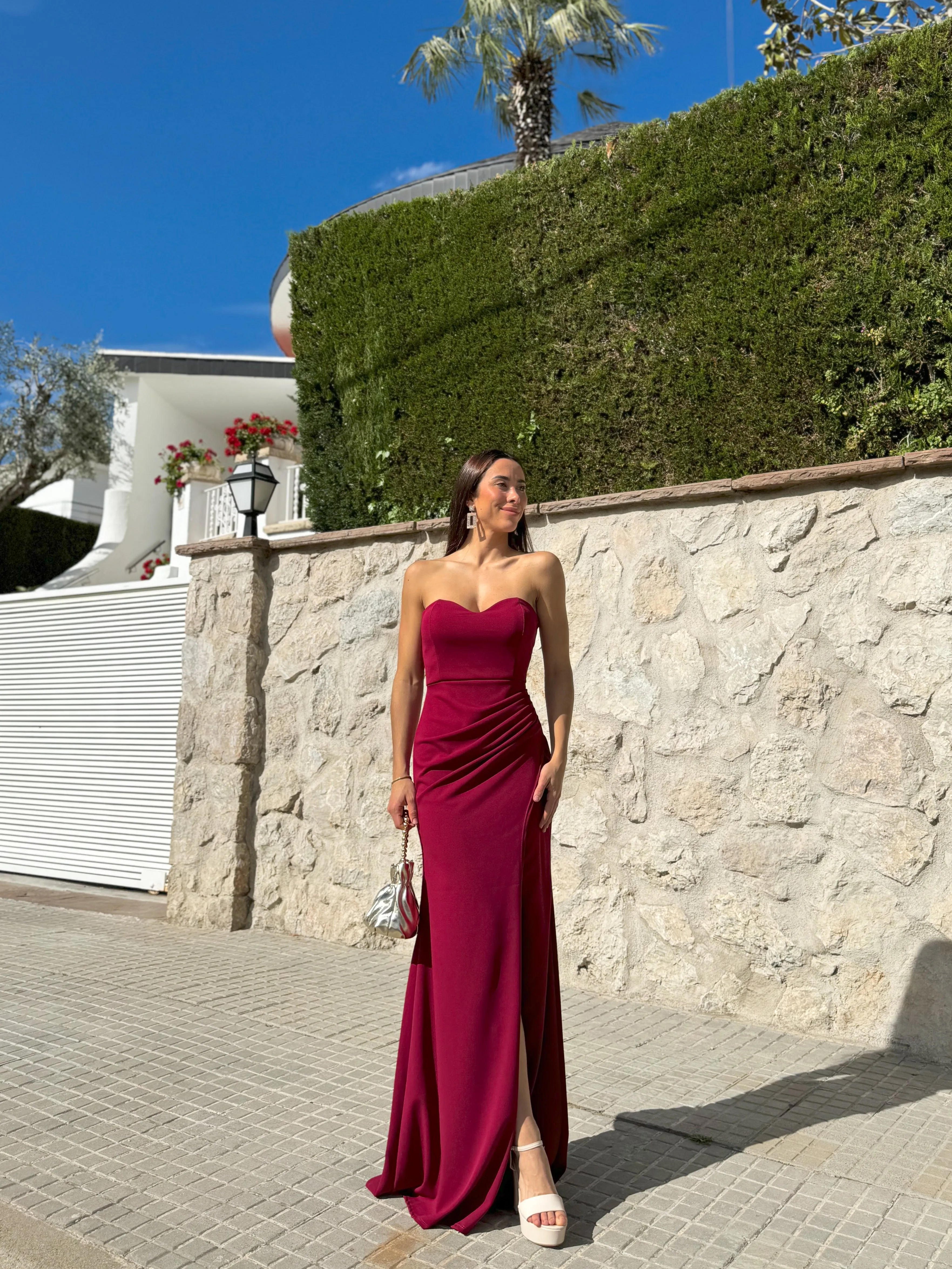 Vestido corazon ajustado burdeos sold by Sorellas product image thumbnail 3