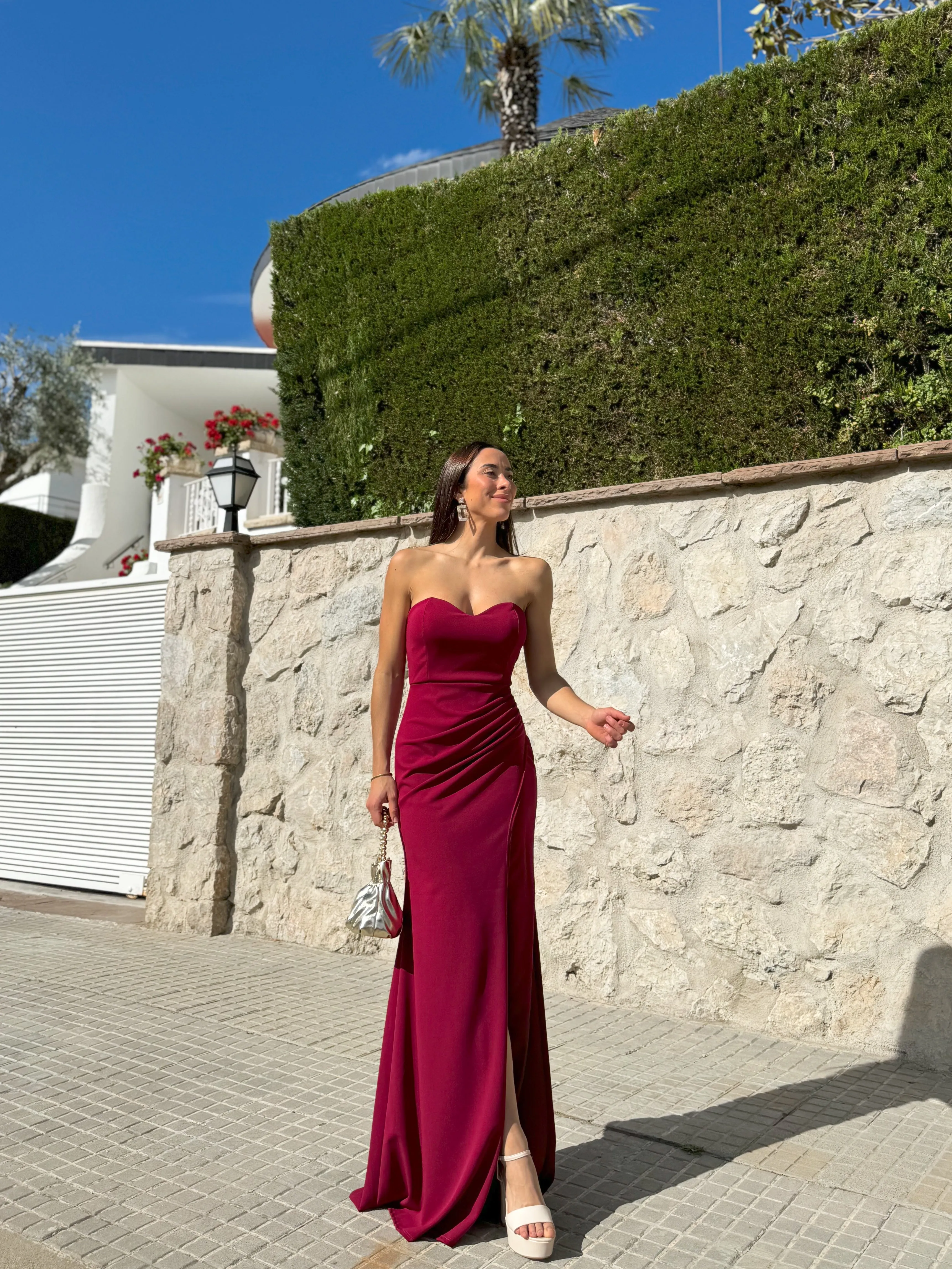 Vestido corazon ajustado burdeos sold by Sorellas product image thumbnail 2