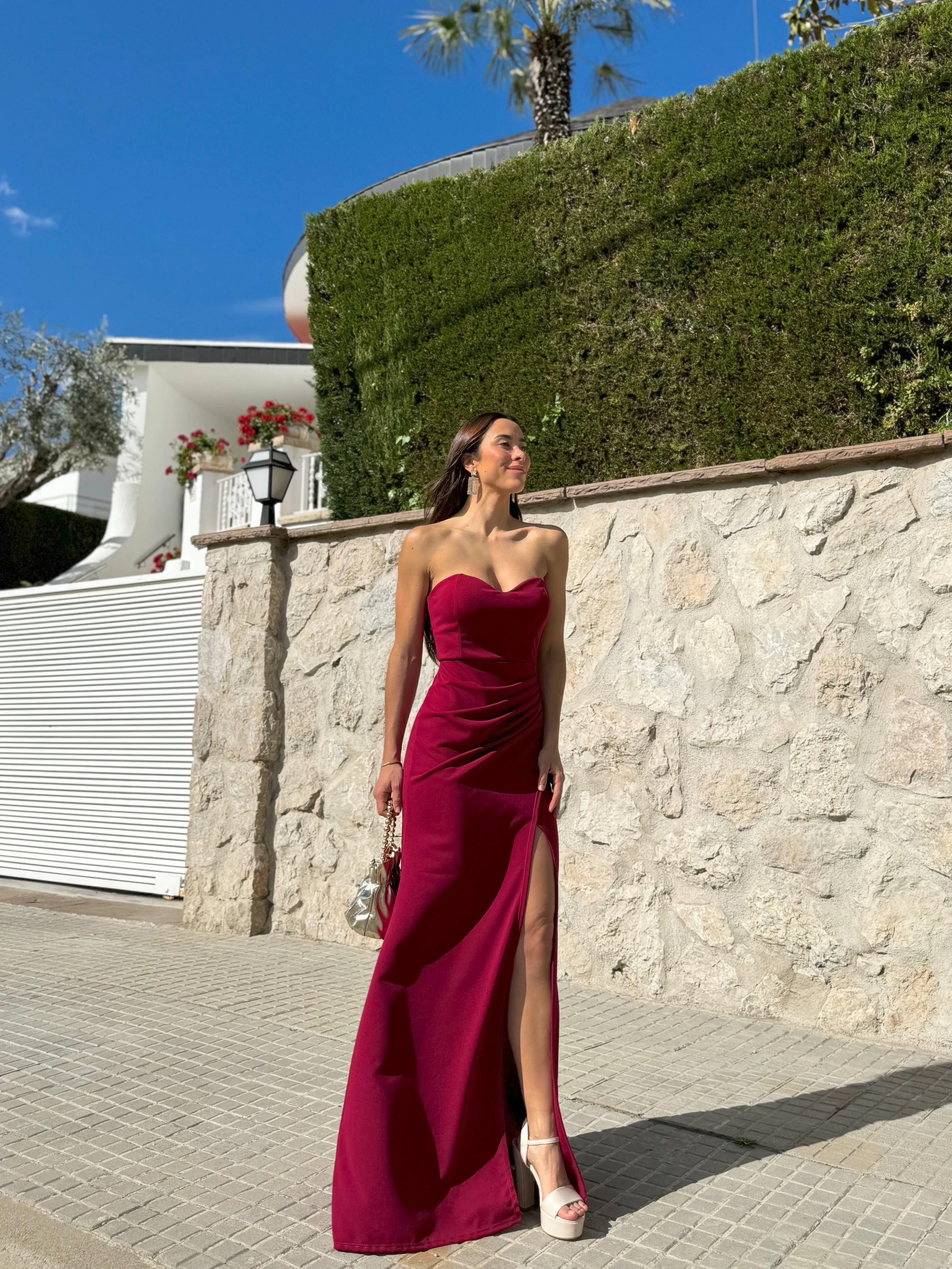 Vestido corazon ajustado burdeos sold by Sorellas