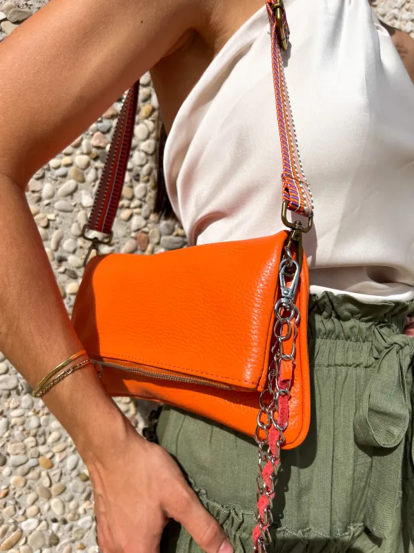 Bolso piel cadenas naranja sold by Sorellas
