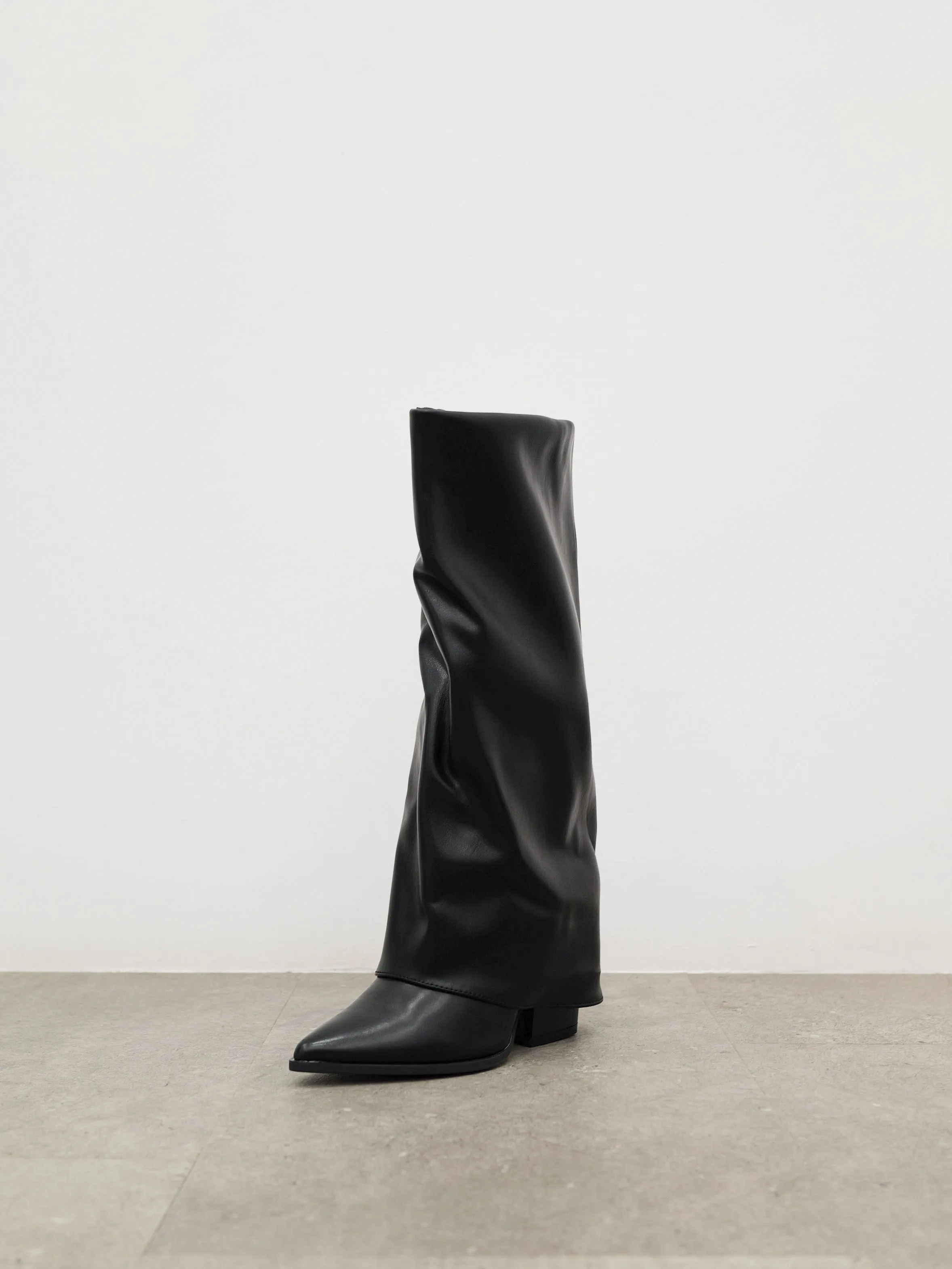 Bota solapa ancha negra sold by Sorellas product image thumbnail 3