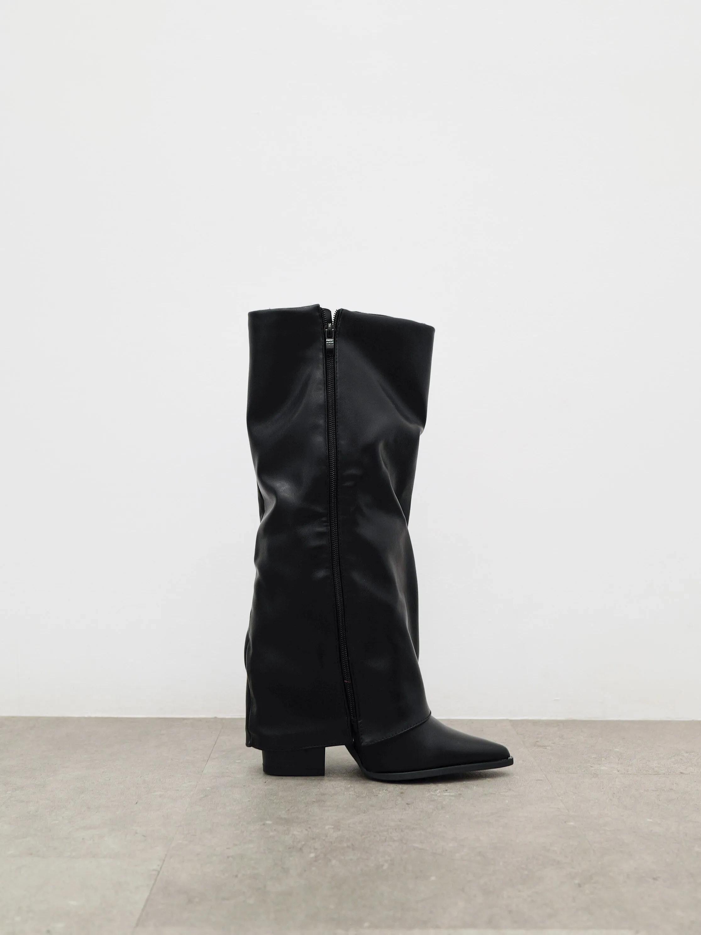 Bota solapa ancha negra sold by Sorellas product image thumbnail 4