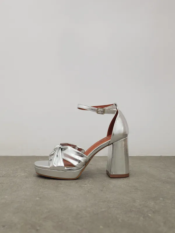 Zapatos plataforma nudo plateado sold by Sorellas