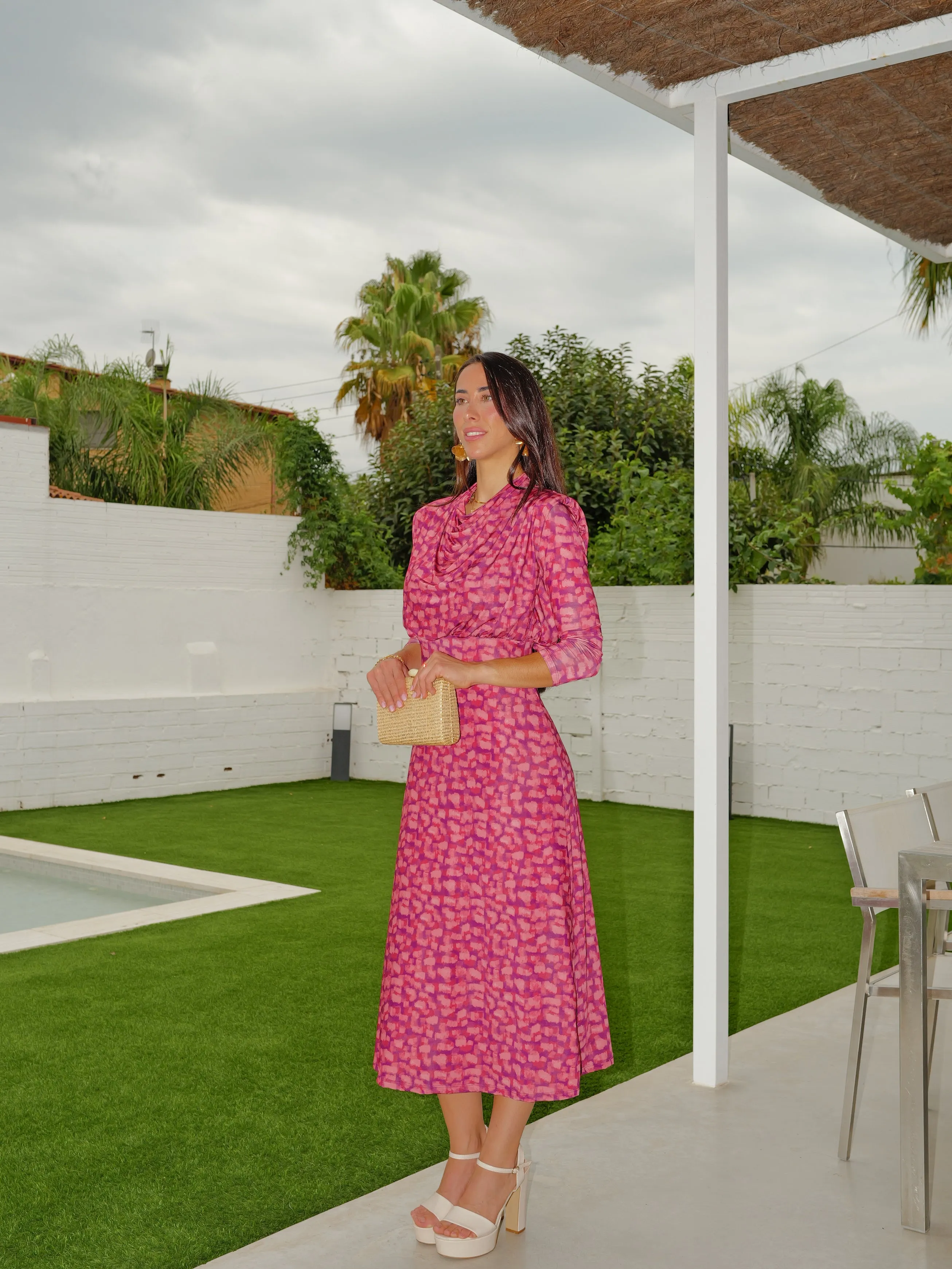 Vestido hombros cascada cereza sold by Sorellas product image thumbnail 2