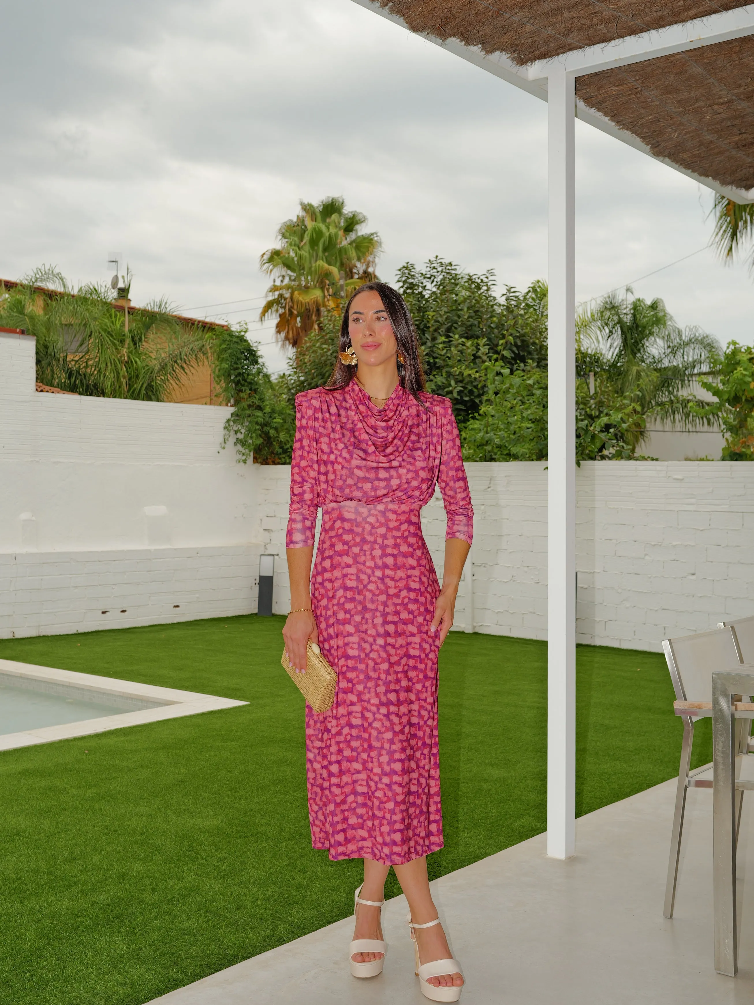 Vestido hombros cascada cereza sold by Sorellas product image thumbnail 4