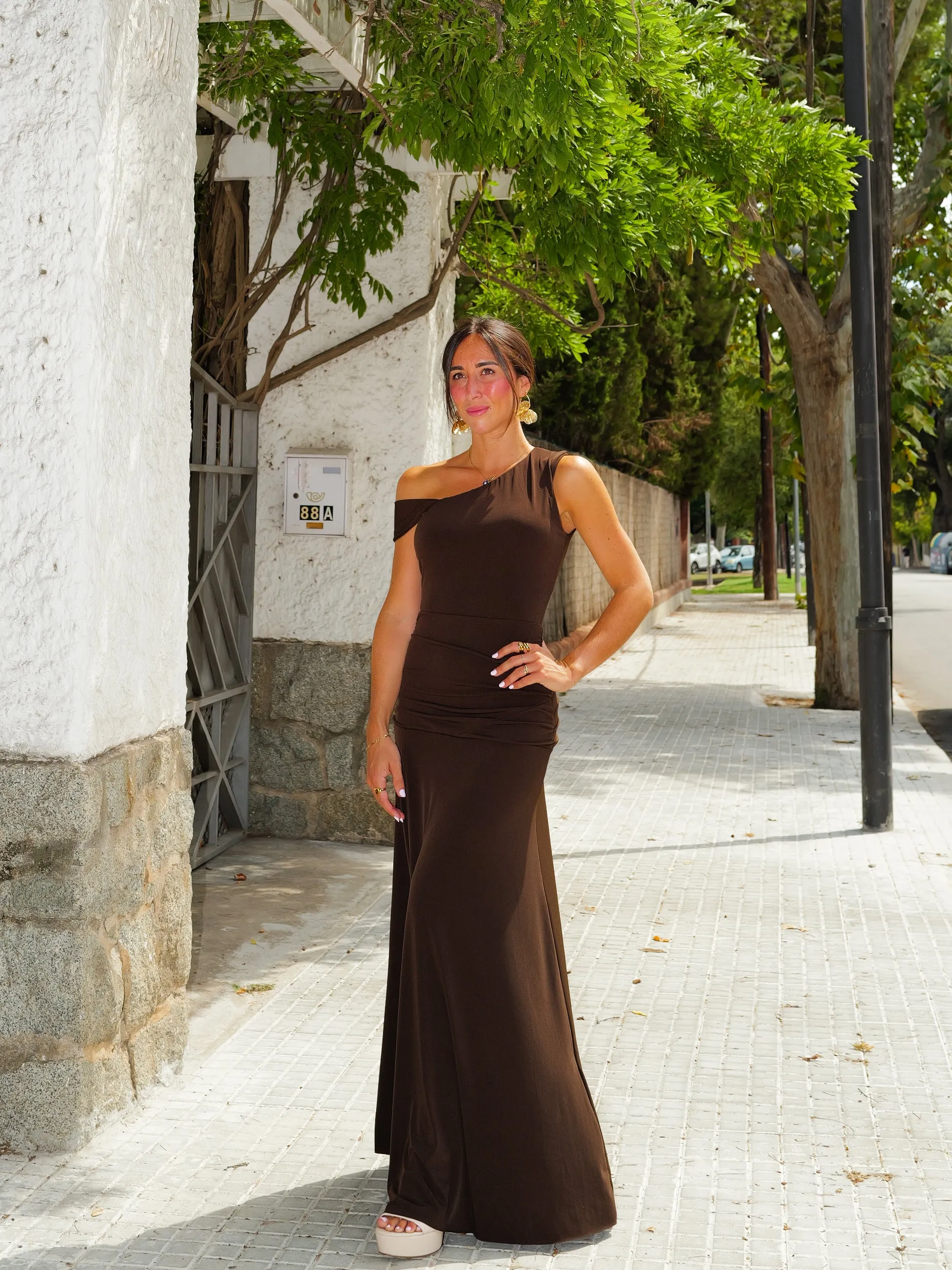 Vestido asim manga banda chocolate sold by Sorellas