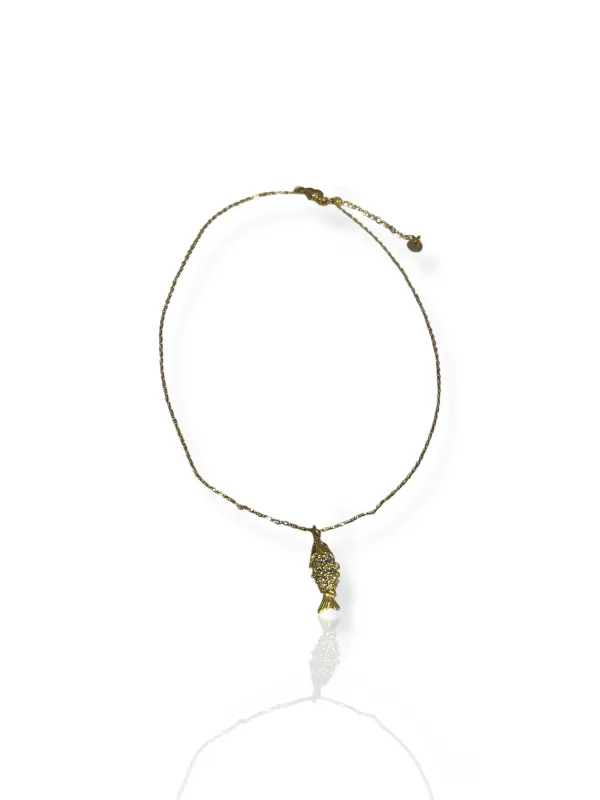 Colgante pez brillos dorado sold by Sorellas