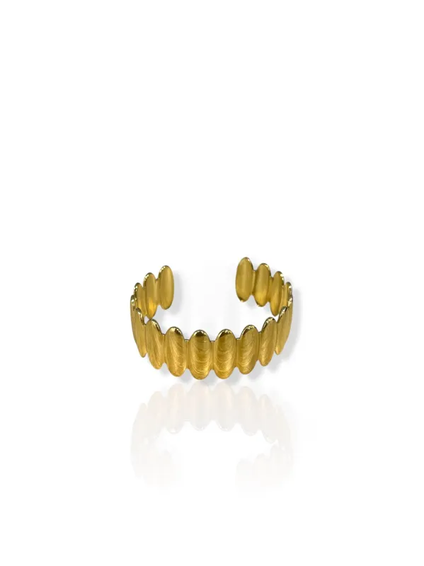 Brazalete óvalos dorado sold by Sorellas