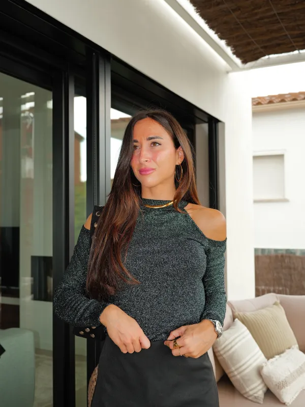 Jersey hombros brillo negro sold by Sorellas