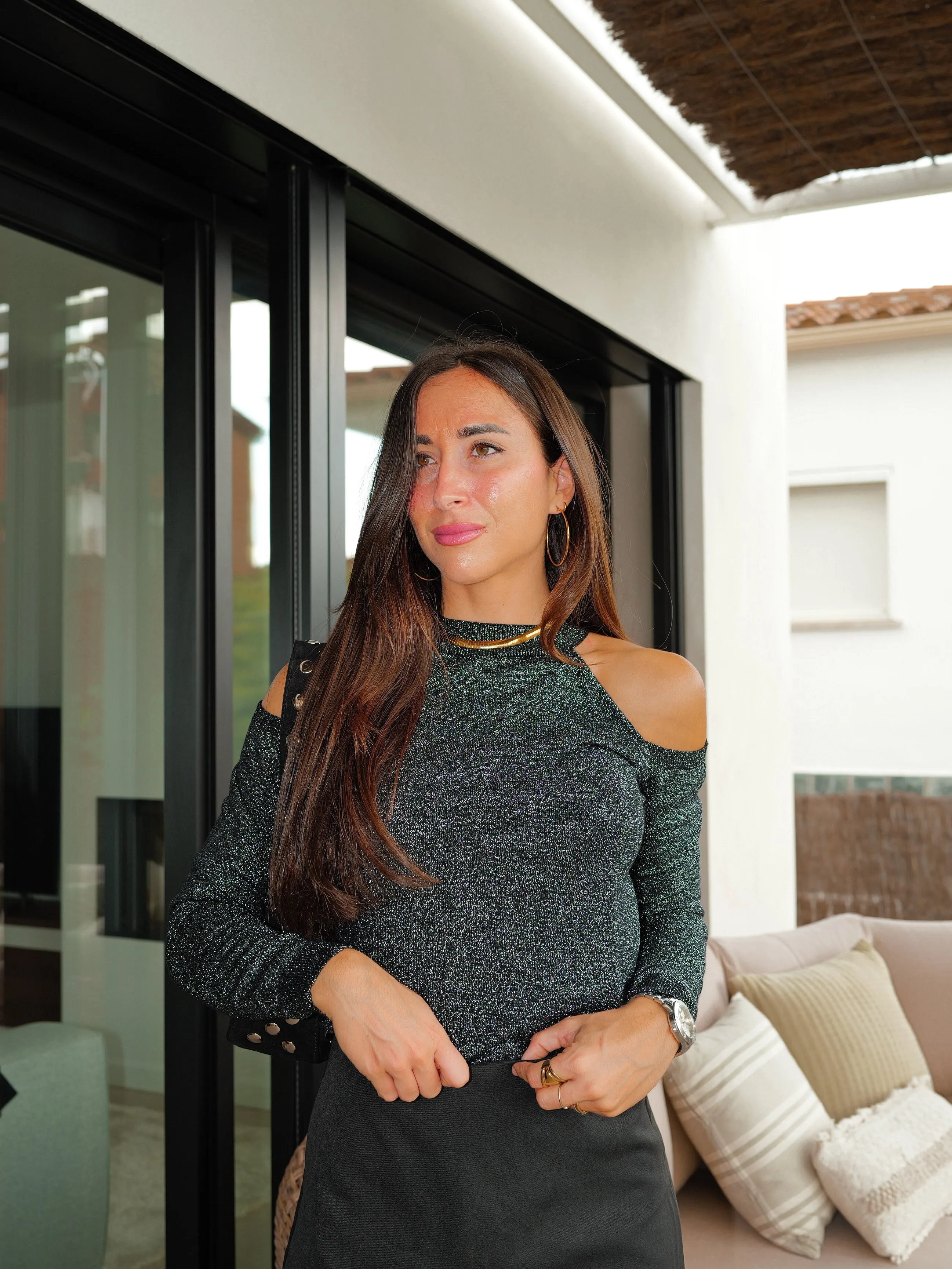 Jersey hombros brillo negro sold by Sorellas